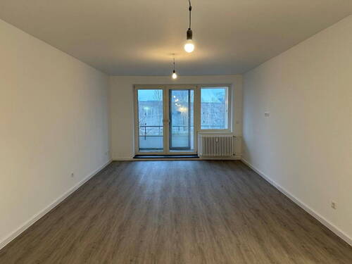 Zimmer 1 (Wohnbereich) - 3 Zimmer Etagenwohnung in Berlin
