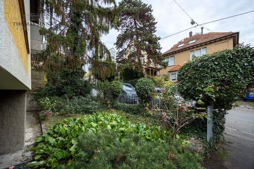 Vorgarten - 1 Zimmer Mehrfamilienhaus, Wohnhaus zum Kaufen in Stuttgart
