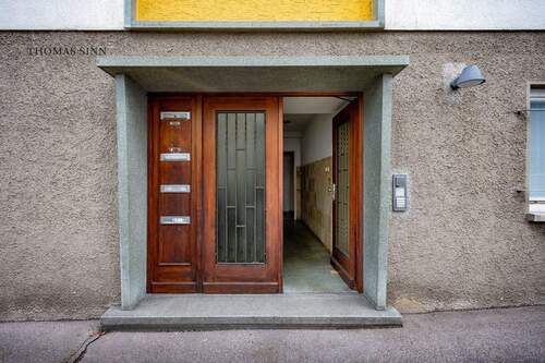 Hauszugang - 1 Zimmer Mehrfamilienhaus, Wohnhaus in Stuttgart