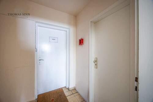 EG: Zugang Haustechnik / Zugang Büroraum rechts - 