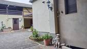 Innenhof - 7 Zimmer Mehrfamilienhaus, Wohnhaus zum Kaufen in Bornheim