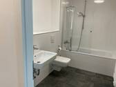 Bad mit Wanne - 