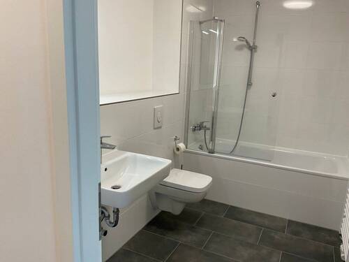 Bad mit Wanne - 
