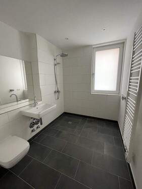 Duschbad mit Fenster - Etagenwohnung mit 50,00 m&sup2; in Ketzin/Havel zur Miete