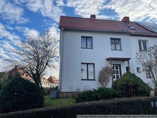 Hausansicht quer - Ein Zuhause für Ihre Familie in bester Lage !