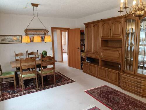 Blick vom Wohnzimmer Richtung Flur - 