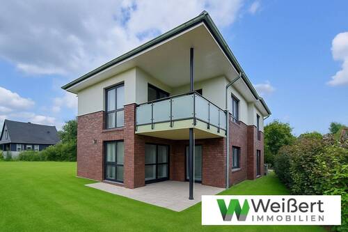 Titelbild - Exklusive Neubau-Luxuswohnung im 1. OG mit großem Balkon - Effizienzhaus 40 mitten in Itzehoe - Provisionsfrei!