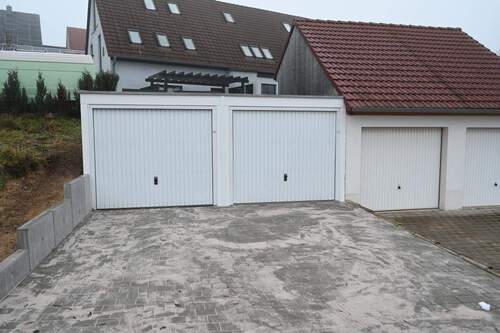 Zwei Garagen - 