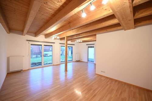 Großes Wohn-/Esszimmer - 4 Zimmer Doppelhaushälfte in Velburg