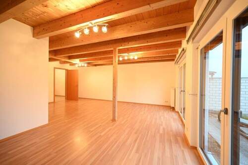 Direkter Zugang zur Terrasse - Doppelhaushälfte mit 144,00 m&sup2; in Velburg zur Miete