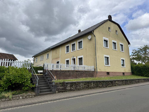 Straßenansicht - Mehrfamilienhaus, Wohnhaus mit 265,00 m² in Oberöfflingen zum Kaufen