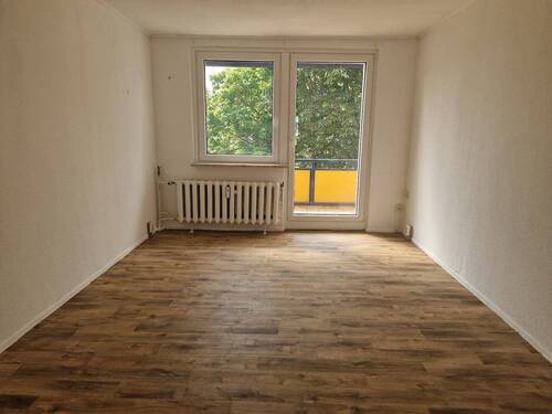 Wohn- und Schlafzimmer - Studentenwohnung ab Oktober! - 197,00 EUR Kaltmiete, ca.  32,70 m² Wohnfläche