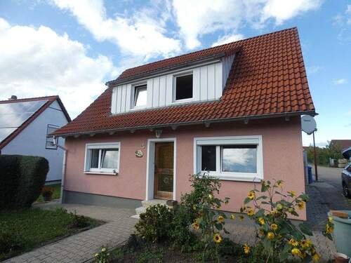Aussenansicht 1 - Kleines Einfamilienhaus mit Potenzial in zentraler Lage von Tannhausen