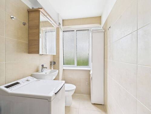 Außenliegendes Badezimmer - Etagenwohnung mit 41,80 m&sup2; in München zum Kaufen