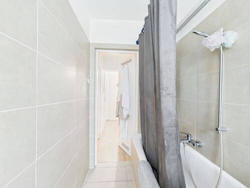 Badewanne und Fliesendetail - 