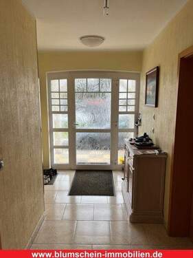 Blick Eingangsbereich - 5 Zimmer Einfamilienhaus zum Kaufen in Kirchheilingen