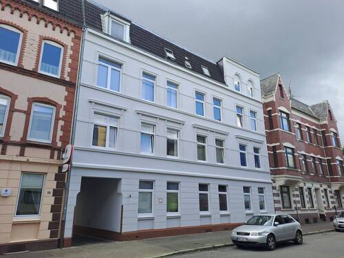 Wohngebäude - Charmantes 3-Zimmer-Apartment in Neumünster Innenstadt mit Balkon