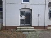 Hauseingang - 3 Zimmer Etagenwohnung zum Kaufen in Neumünster