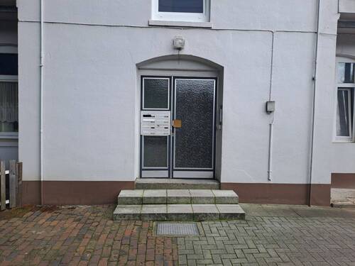 Hauseingang - 3 Zimmer Etagenwohnung zum Kaufen in Neumünster
