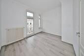 Schlafzimmer mit Zugang zum Balkon - 