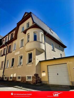 Außenaufnahme - Attraktives, geräumiges Haus mit Garten