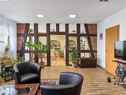 Wohnzimmer FeWo 1 - 8 Zimmer Mehrfamilienhaus, Wohnhaus in Leutenberg