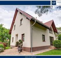 Stilvolles Einfamilienhaus mit gepflegtem Garten und zusätzlichem Nebengebäude - Berlin / Mahlsdorf-Süd
