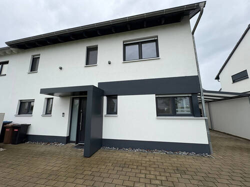 Außen - 7 Zimmer Einfamilienhaus zum Kaufen in Crailsheim