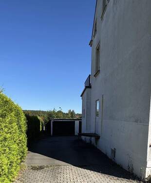 Giebelseite - links - 1 Zimmer Mehrfamilienhaus, Wohnhaus in Niederwiesa