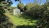 Garten mit Gewächshaus - 