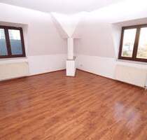 großzügige 3-Zimmer-DG-Wohnung mit großer Küche, Bad mit Badewanne und Dusche - Magdeburg Sudenburg