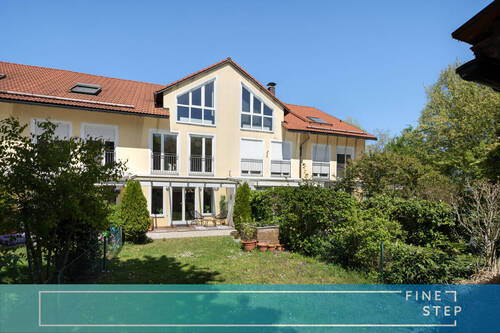 FINESTEP Immobilien - Ein familienfreundliches Haus mit außergewöhnlichem Grünblick, Garten und 2 TG-Plätze - nahe München