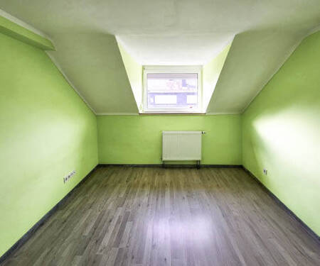 Ein zweites von drei Zimmern im Dachgeschoss - 