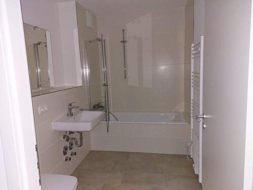 Bad mit Wanne - 