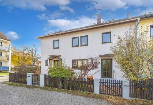 Eingangsbereich Aussen - 8 Zimmer Reihenendhaus zum Kaufen in Fürstenfeldbruck