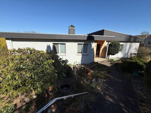 Vorderansicht - 7 Zimmer Einfamilienhaus zum Kaufen in Niedenstein