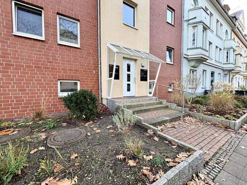 Hauseingang - 2 Zimmer Etagenwohnung zum Kaufen in Hannover