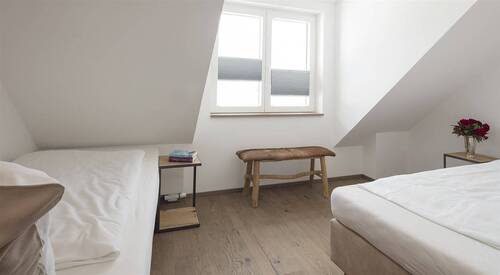 Granat 2 OG Schlafzimmer 1 - 