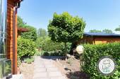 Harmonisch angelegte Wege und gemütliche Rückzugsorte - 3 Zimmer Mehrfamilienhaus, Wohnhaus in Zeven