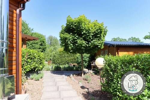 Harmonisch angelegte Wege und gemütliche Rückzugsorte - 3 Zimmer Mehrfamilienhaus, Wohnhaus in Zeven