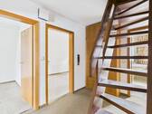 Treppenaufgang zum Gästezimmer und Bühne - 