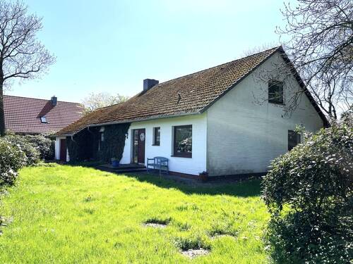Blick zur Haustür - Einfamilienhaus mit 130,00 m² in Wrohm zum Kaufen