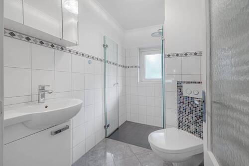 Badezimmer mit Dusche - 