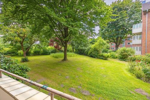 Balkonaussicht - Etagenwohnung mit 74,20 m&sup2; in Hamburg zum Kaufen