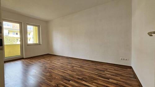 Wohnzimmer - Etagenwohnung mit 56,50 m&sup2; in Dresden zur Miete