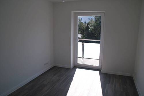 Zimmer im DG mit Balkonzugang.JPG - 