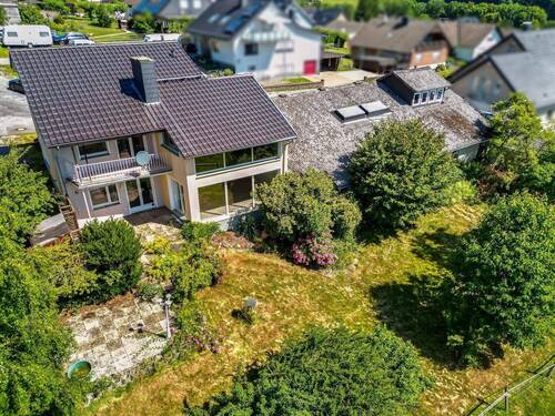 Hausnansicht - Ein Haus für Visionen - mit Anbau, Garten und Weitblick