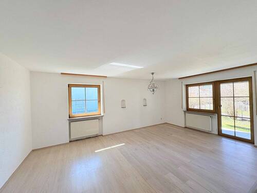 Lichtdurchflutetes Wohnen und Essen - 7 Zimmer Mehrfamilienhaus, Wohnhaus in Mühlhausen