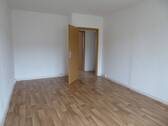 Wohnzimmer_Rückseite - Etagenwohnung mit 76,00 m² in Bernburg (Saale) zur Miete