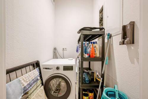 Abstellraum mit Waschmaschine - 